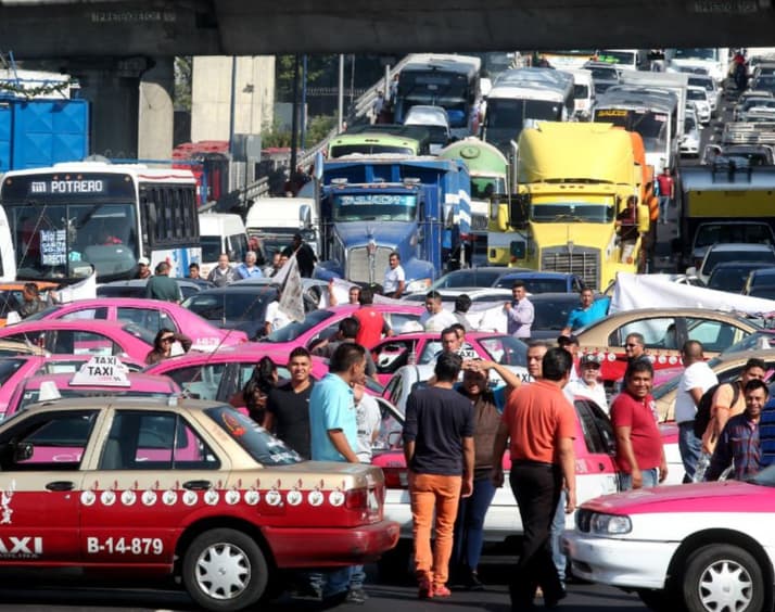Taxistas paralizan la CDMX: van contra Uber y Didi
