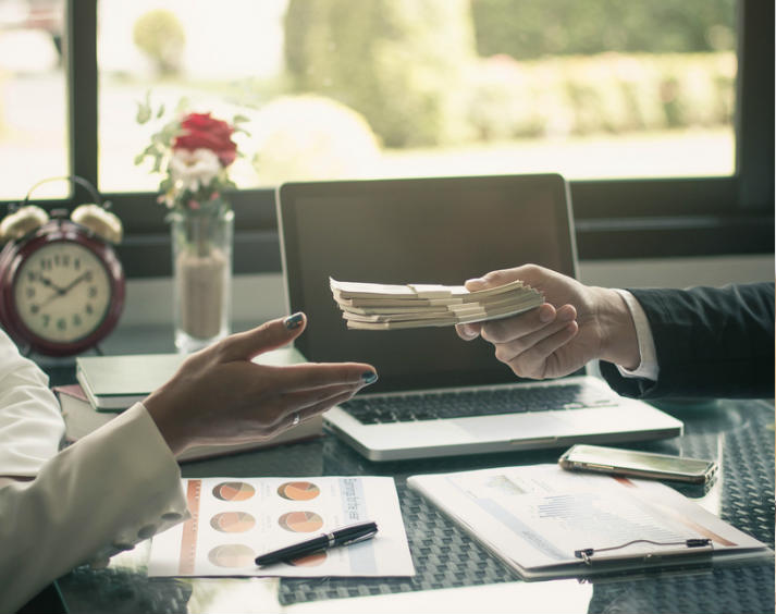 ¿Cómo funcionan los pagos anticipados en préstamos?