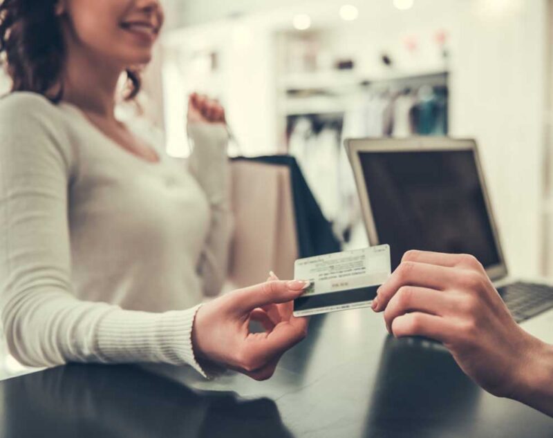 ¿Cómo promueve el SAT el uso de pagos electrónicos?