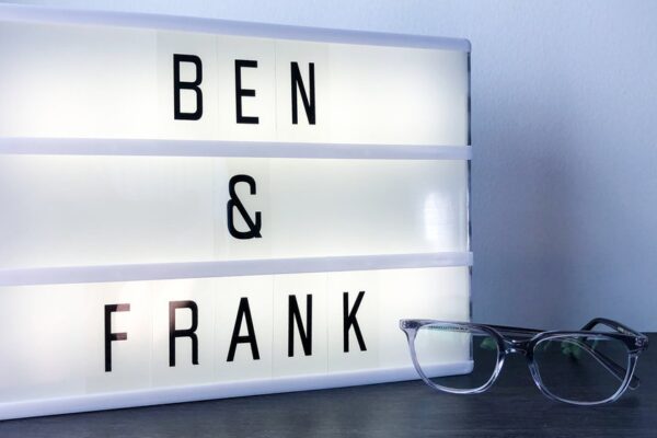 Ben & Frank y su idea de simplificar el ver mejor 8 Ben & Frank y su idea de simplificar el ver mejor