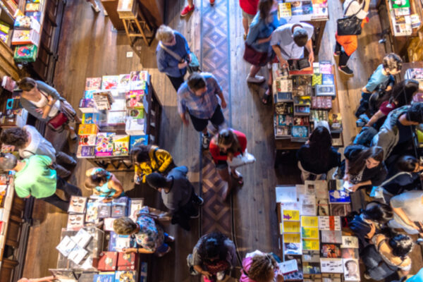 ¿Qué es y cómo funciona el lavado de dinero?