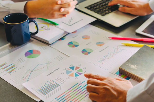 ¿Qué tipos de intereses existen en los créditos empresariales?