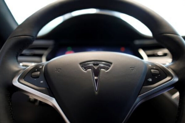 Tras accidentes, finanzas de Tesla caen dramáticamente