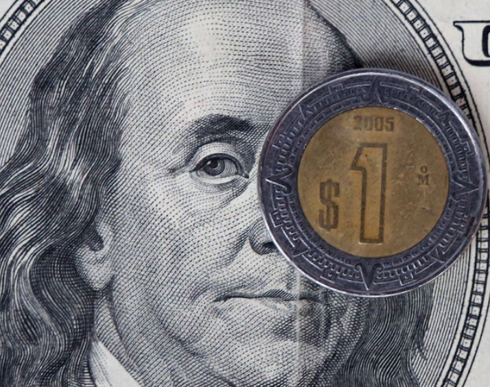 Fitch y Moody’s recortan su calificación a México