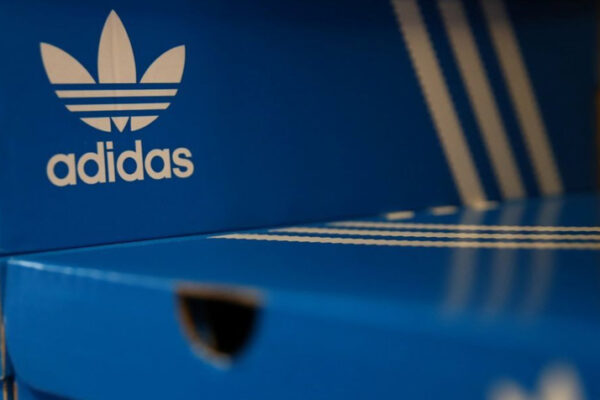 ¡Que no te pase! Adidas pierde la patente de sus tres líneas