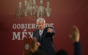 Renuncia de Carlos Urzúa golpea la economía mexicana