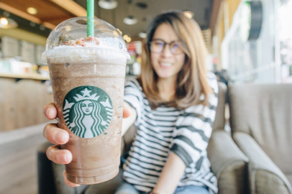 Tie-Dye, el Frappuccino que logró romper récord en Starbucks 7 Tie-Dye, el Frappuccino que logró romper récord en Starbucks