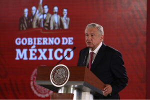sin-recesion-economia-de-mexico-crece-0-1