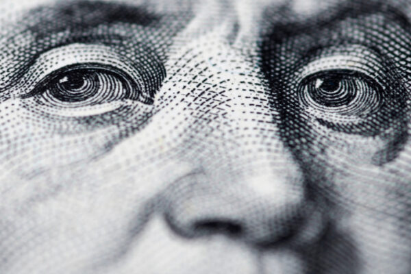 Fed recorta su tasa de interés por primera vez desde 2008