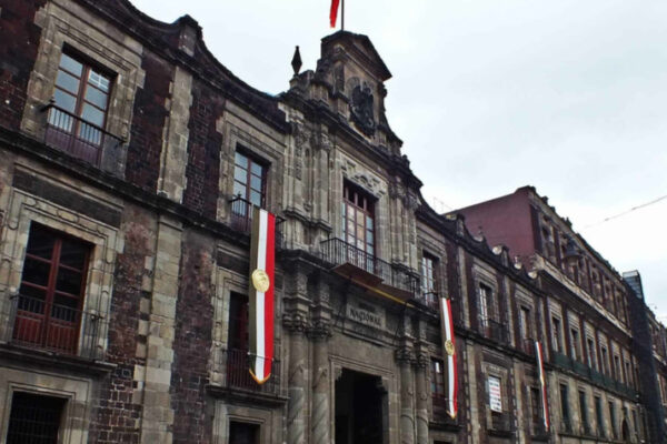 Roban Casa de la Moneda de México en Reforma