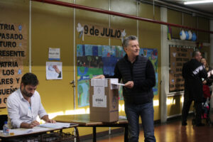 derrota-de-macri-en-elecciones-hunde-al-peso-argentino