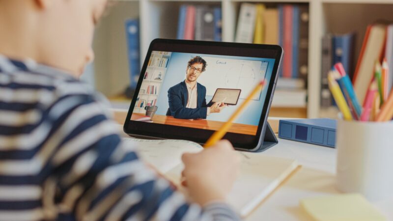 Mejora tu escuela con tecnología educativa