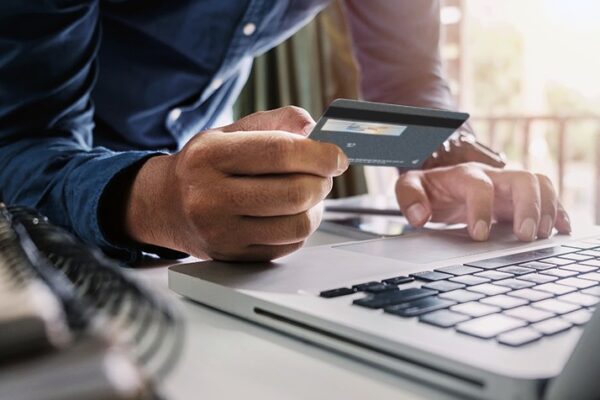 ¿Quieres pagar la declaración anual con tarjeta de crédito? Así puedes hacerlo