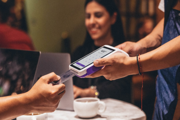 Recibe las ganancias de tus ventas al día siguiente con la terminal de pago Konfío