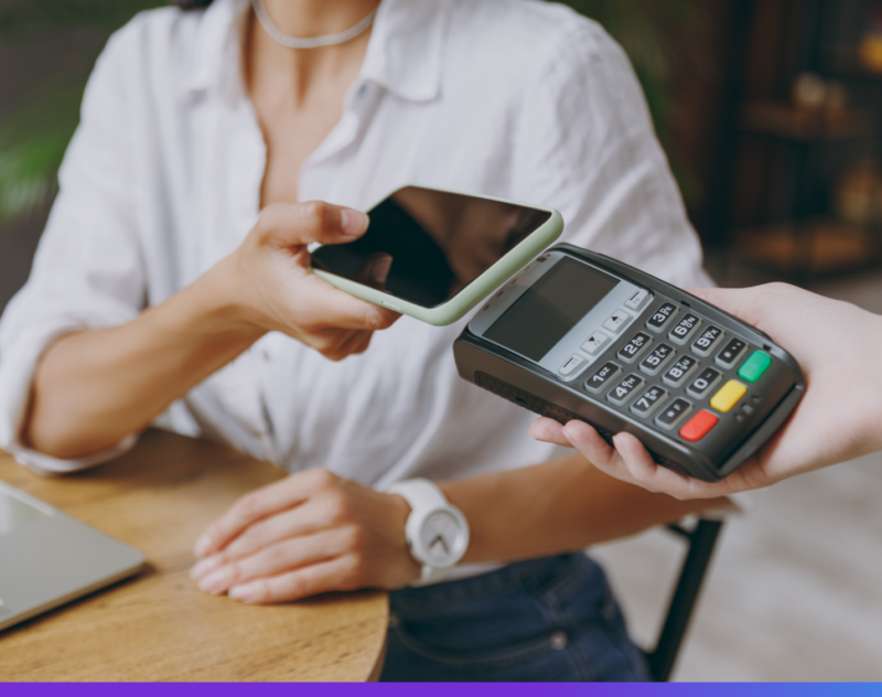 ¿Cuánto cobra un procesador de pago y a dónde va ese dinero?