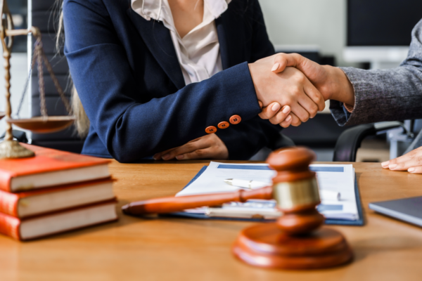 Qué papel tiene un notario en la formalización y crecimiento de una empresa