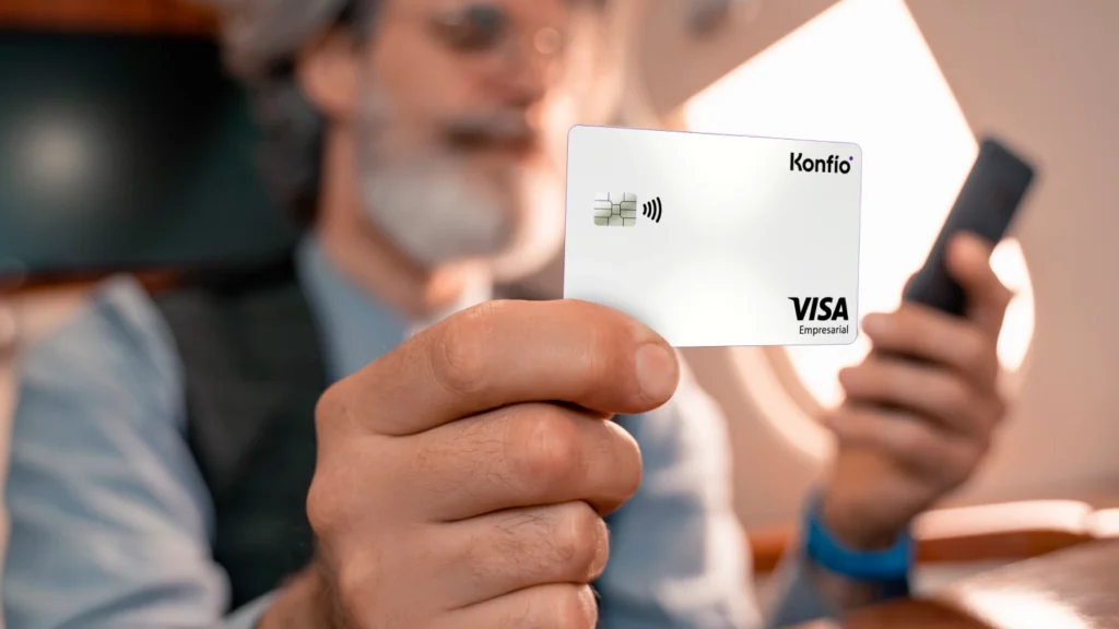 Cómo optimizar el control de viáticos con una Tarjeta de Crédito Empresarial