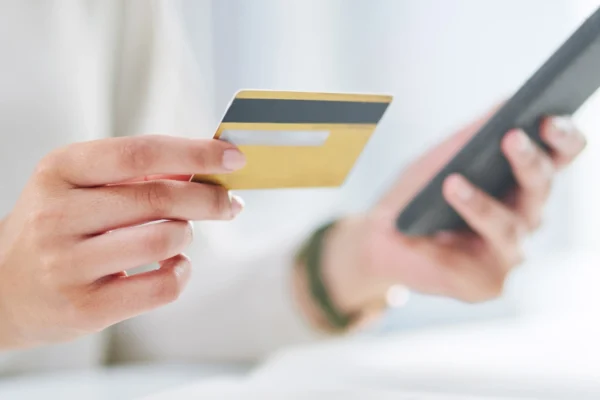 ¿Se puede transferir dinero desde una tarjeta de crédito?