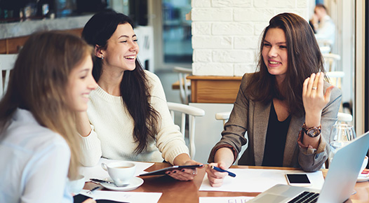 Emprendedores utilizando su crédito pyme en sus negocios
